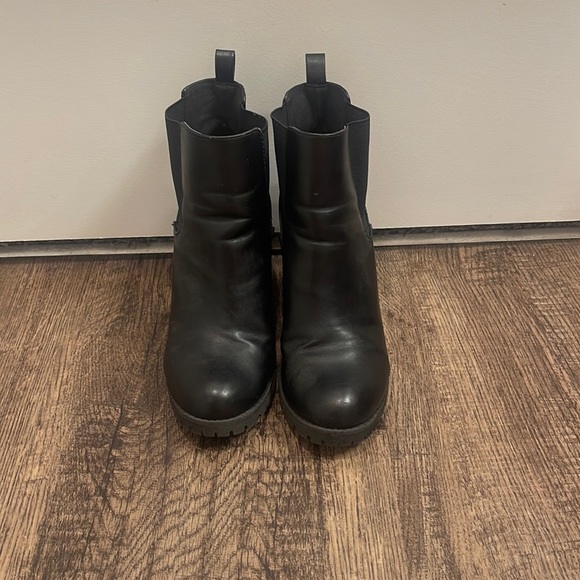 MOD ON TREND | Black pull on Bootie - Picture 1 of 3